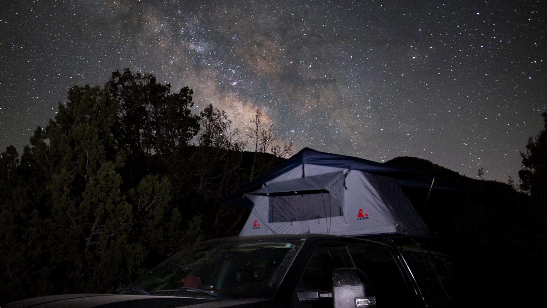 LEER Truck Cap with Roof Tent